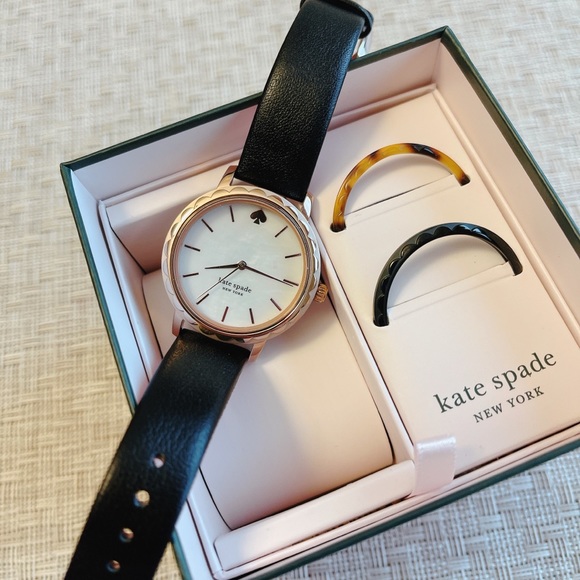 Kate Spade metro scallop matte black leather watch - Picture 5 of 11